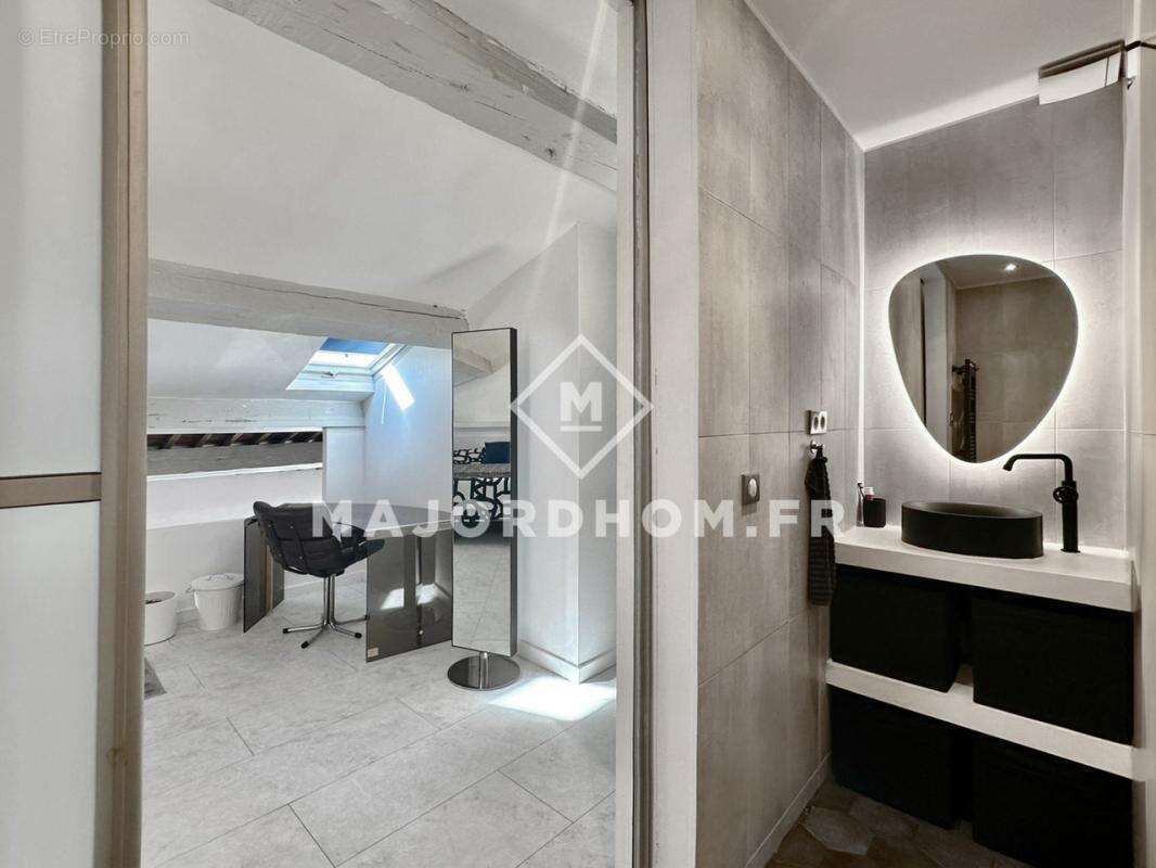 Appartement à MARSEILLE-4E