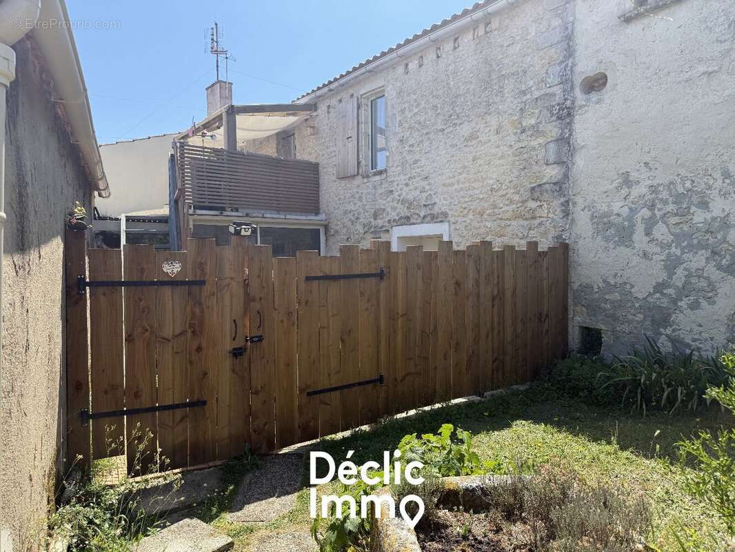 Ensemble immobilier saint just luzac - photo 10
