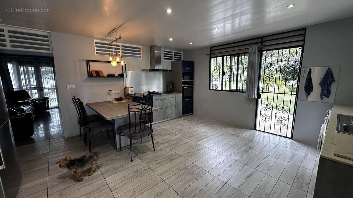 Maison à REMIRE-MONTJOLY