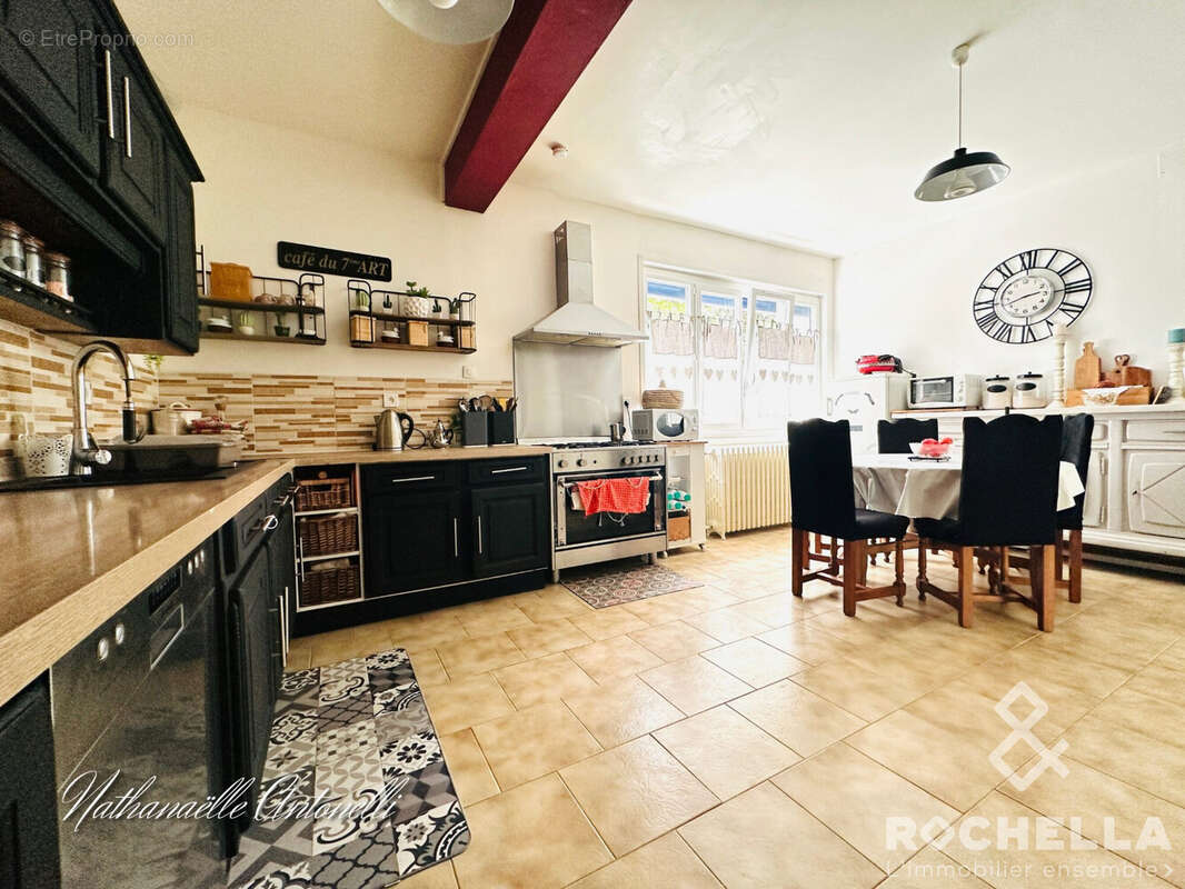 Maison à SAINT-JEAN-D'ANGELY