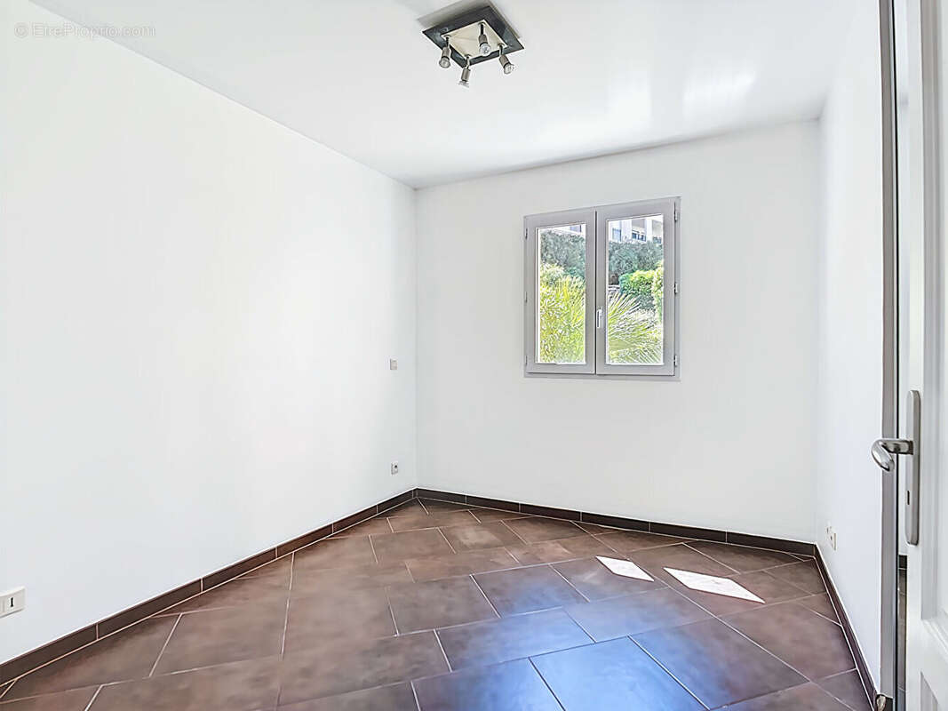 Appartement à MARSEILLE-7E