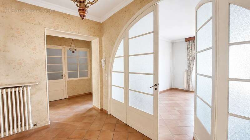 Maison de ville, 4 chambres+1 bureau  avec jardin et garage - photo 7