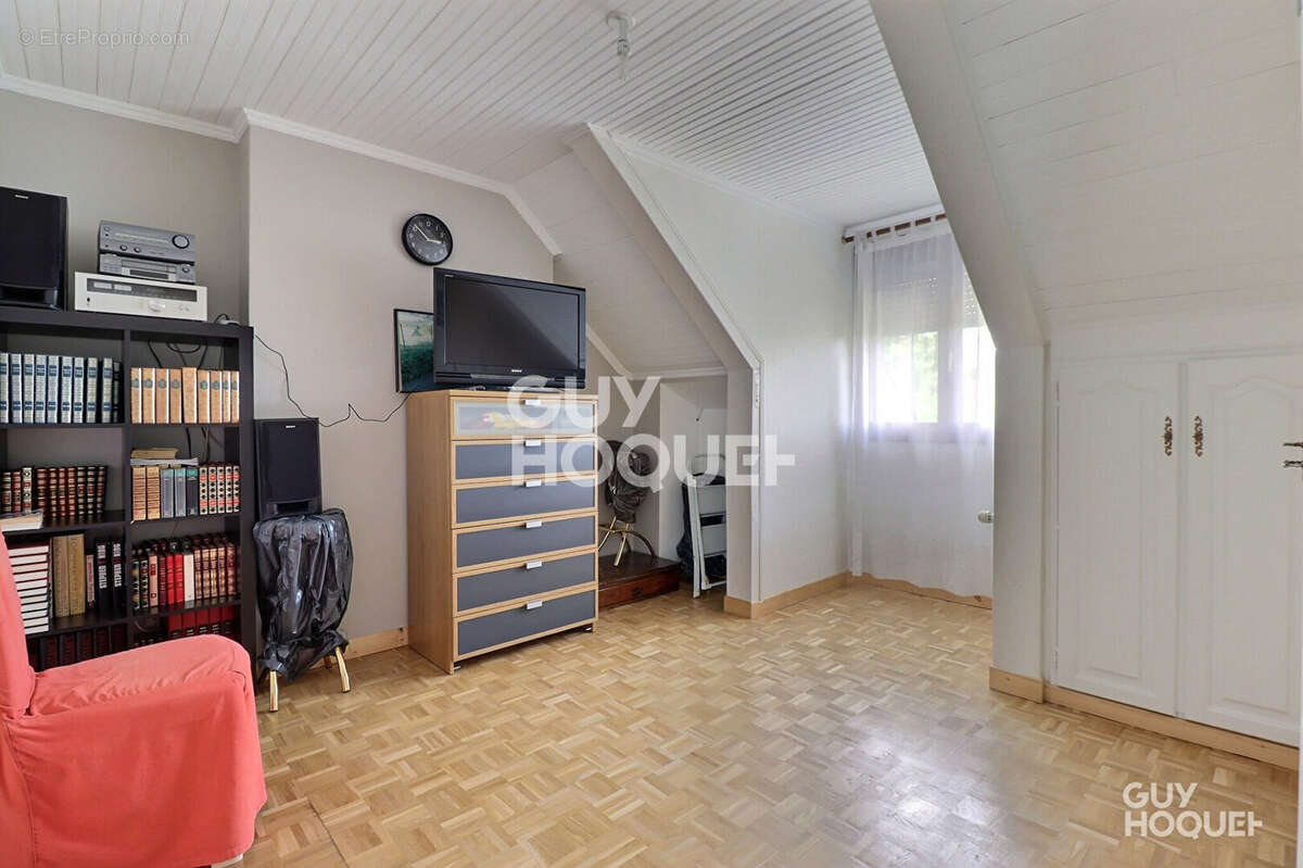 Maison Ste Genevieve Des Bois 7 pièce(s) 163,24m2 - photo 9