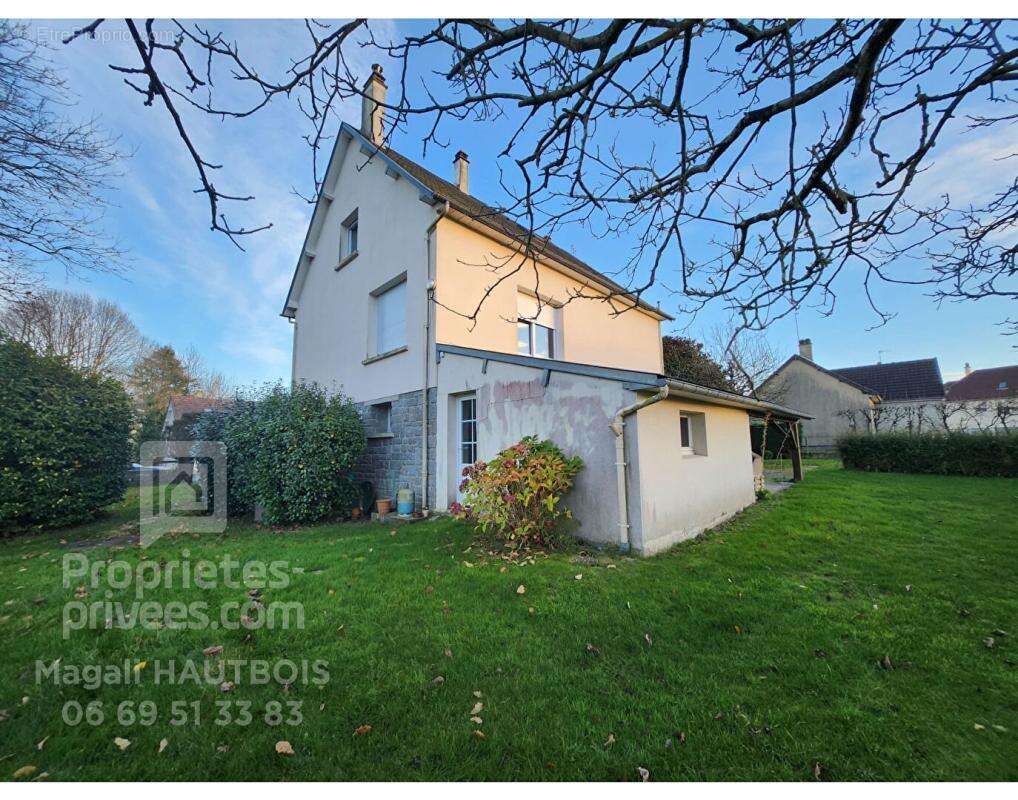 Maison à SAINT-HILAIRE-DU-HARCOUET