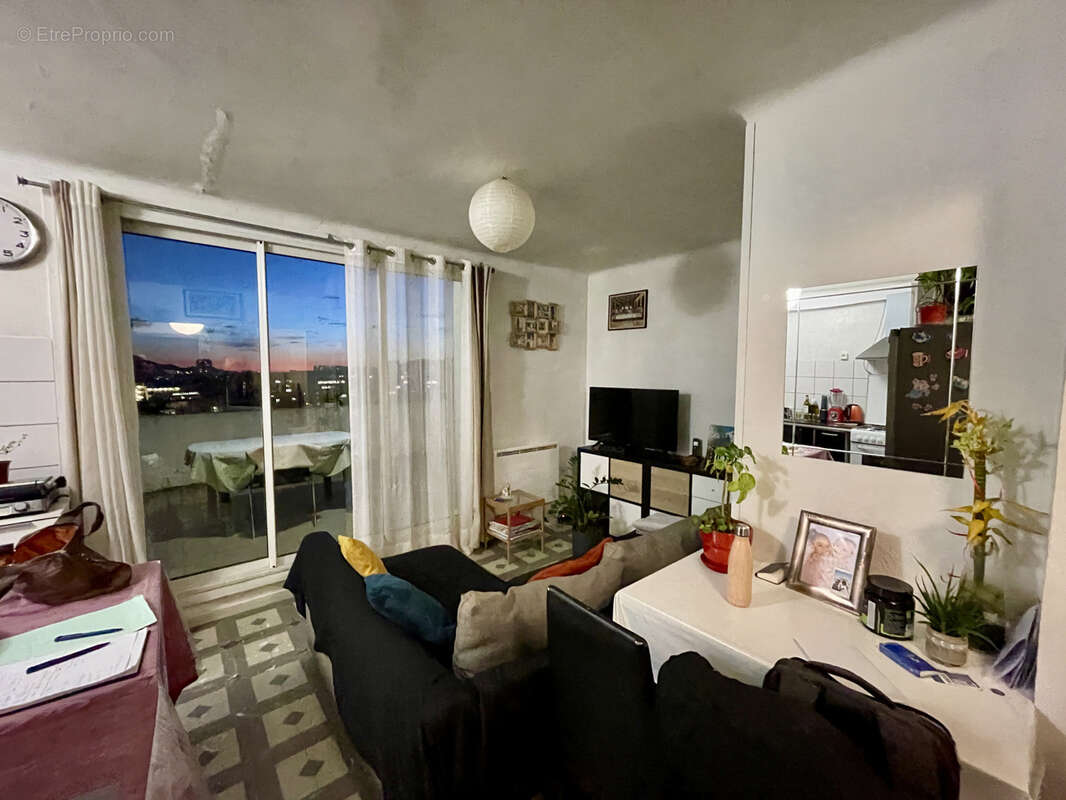 Appartement à MARSEILLE-5E