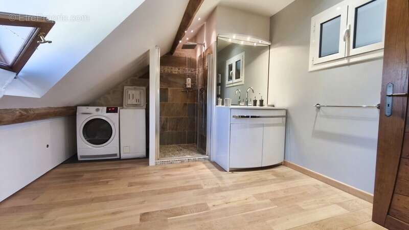 A 20 KMS de Fécamp. Ensemble immobilier comprenant 2 habitations (303 m²);1 piscine; triple garage; Terrain 5215 m² - photo 22