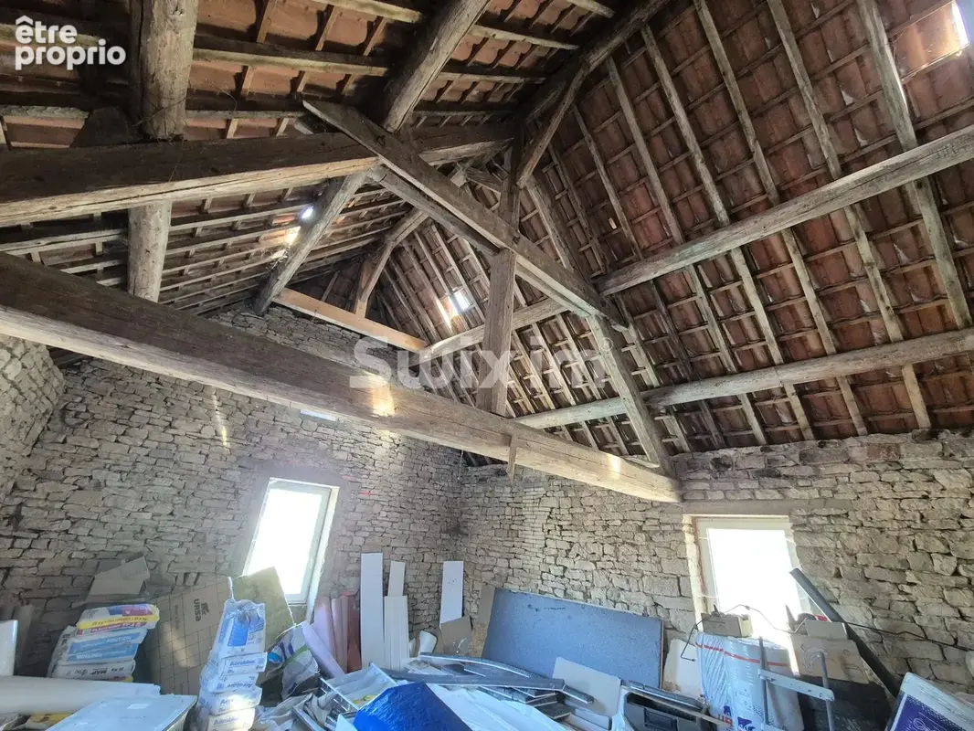 Batisse en pierre entierement renovee - photo 15