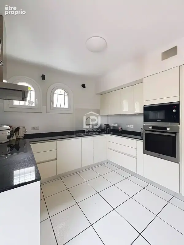 Rare maison familiale individuelle – T7 de 197 m² sur une parcelle de 631 m² avec piscine et garages, dans un cadre résidentiel  - photo 5