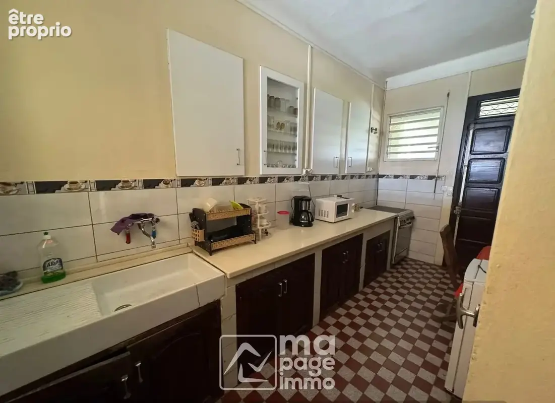 Vds Villa T5 + Garage et jardin, Lamentin - photo 4