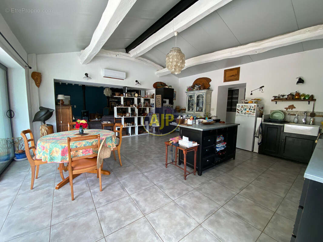 Maison à JAU-DIGNAC-ET-LOIRAC