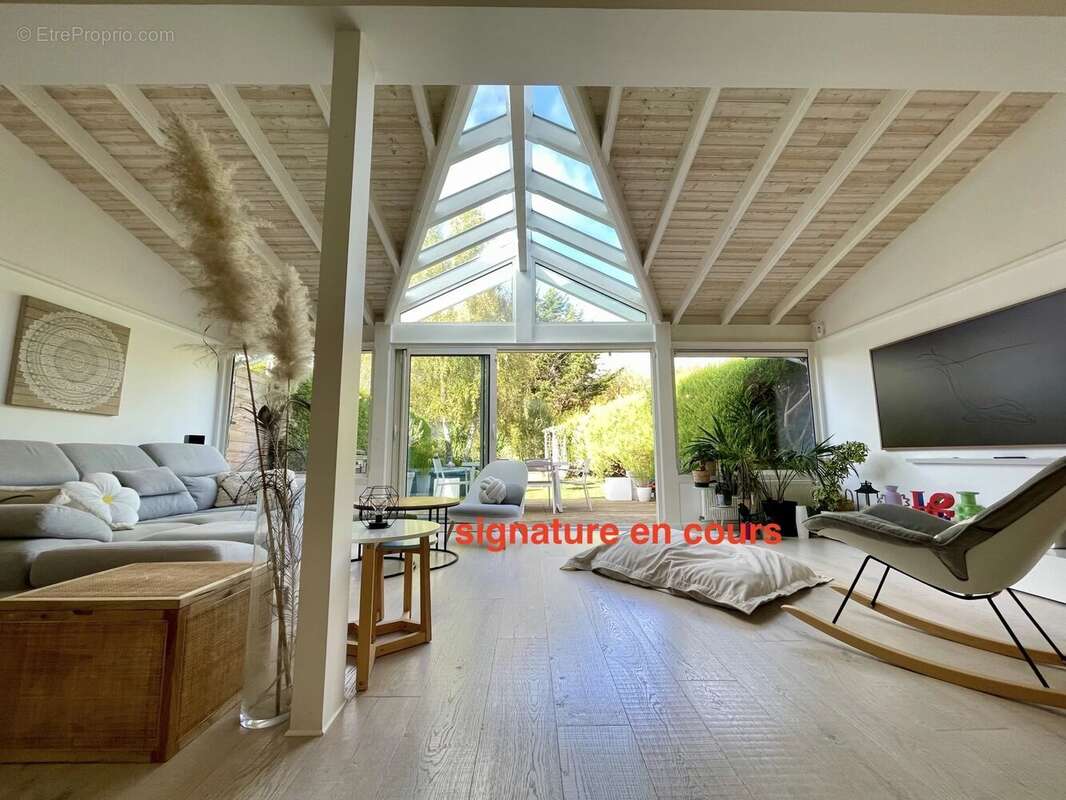 Maison à VOISINS-LE-BRETONNEUX