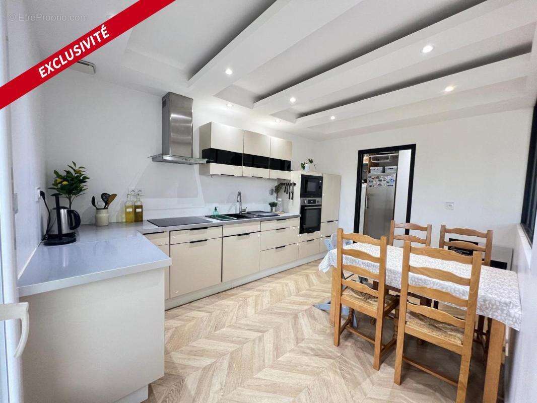 Maison à SAINT-MACAIRE-EN-MAUGES