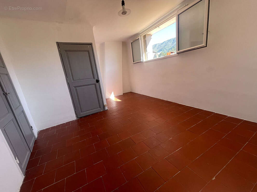 Appartement à VAUVENARGUES