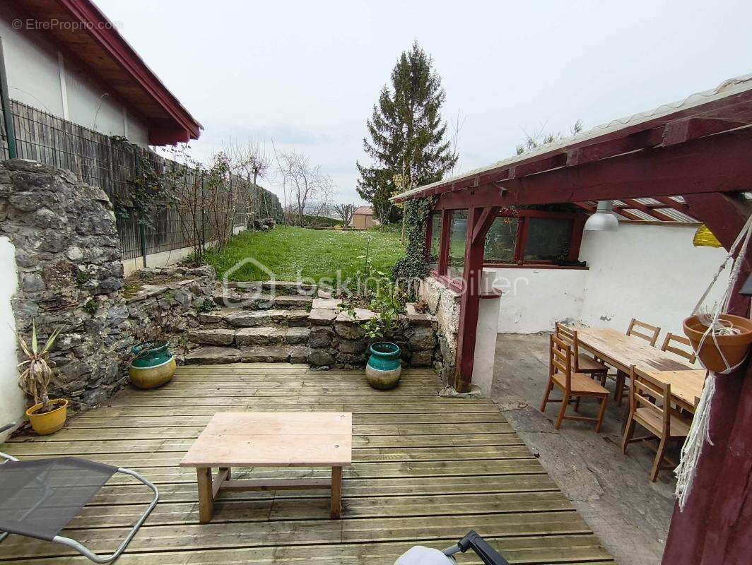 Maison à AINHICE-MONGELOS