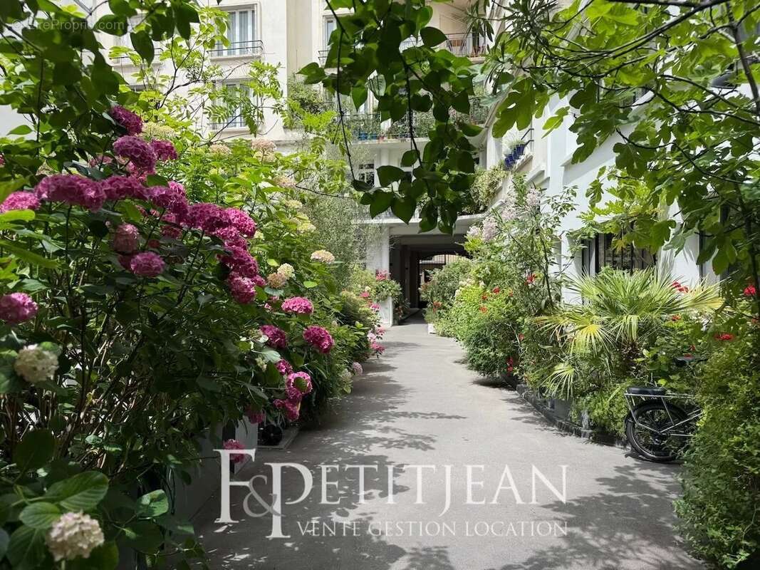 Appartement à PARIS-3E