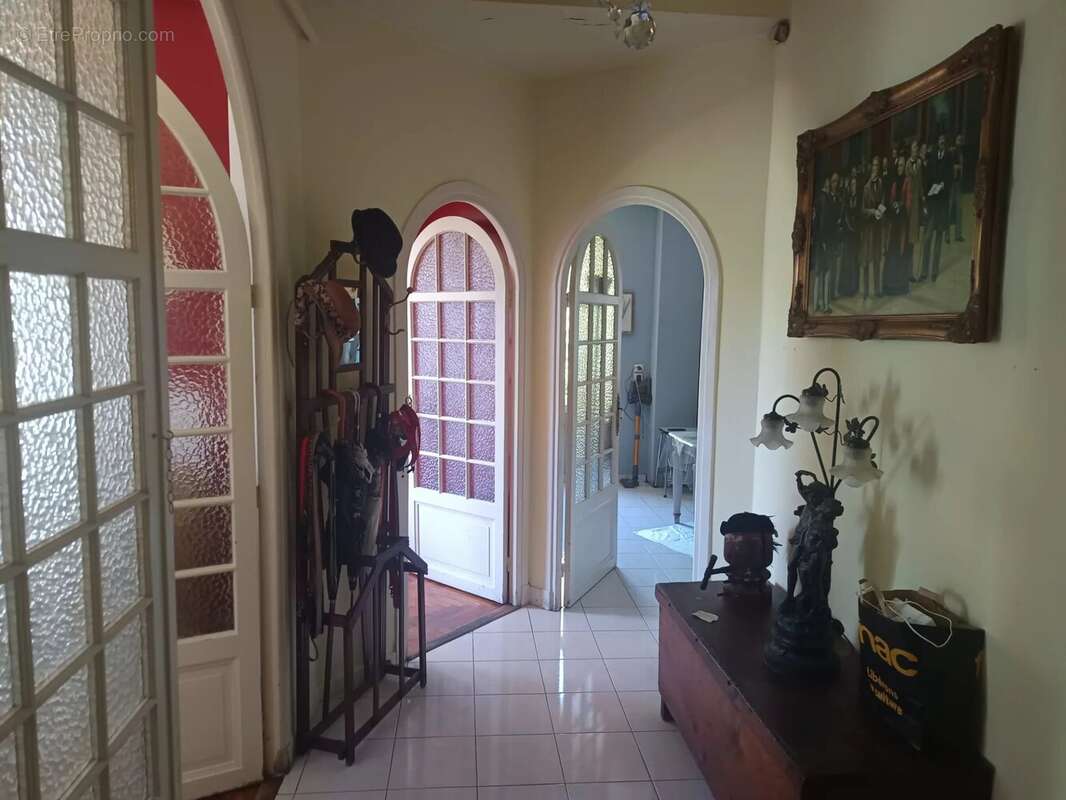 Parc Impérial – Appartement de caractère avec un potentiel exceptionnel et garage - photo 8