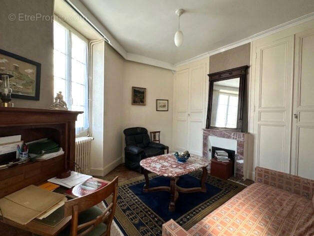 BUREAU RDC - Maison à VIC-FEZENSAC