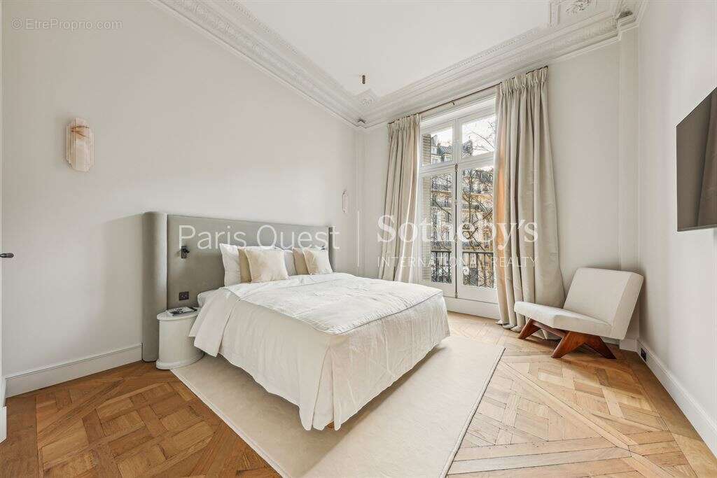 Appartement à PARIS-8E