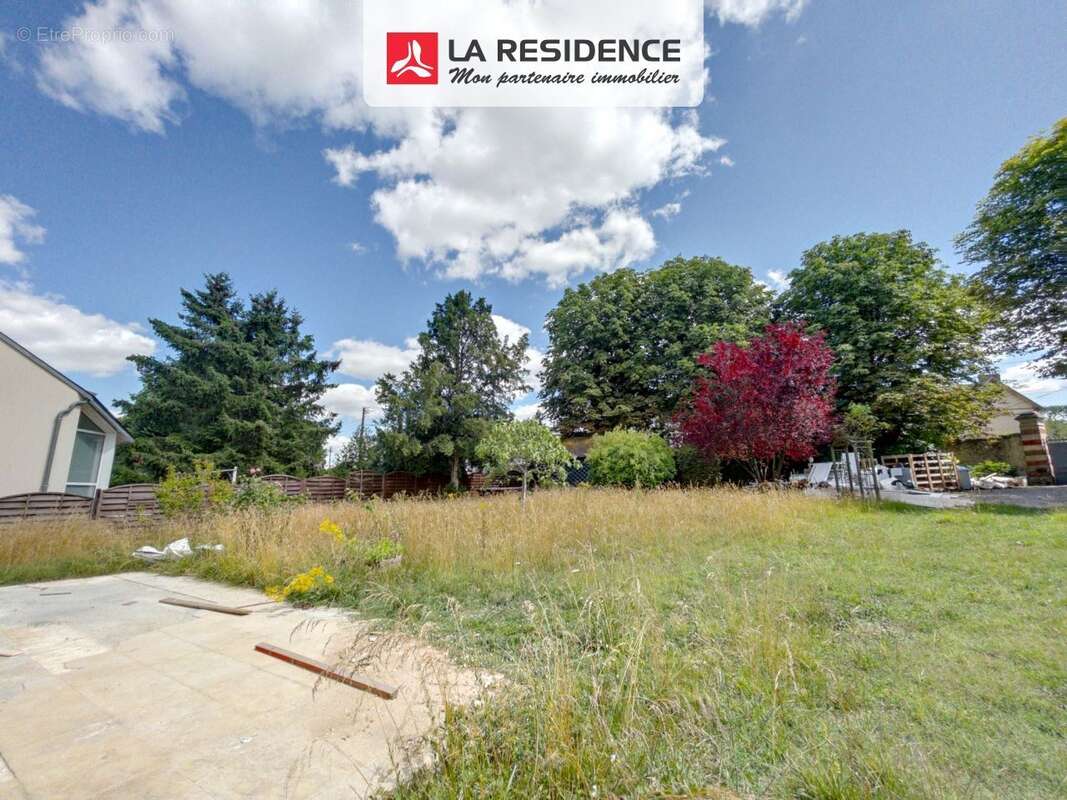 Terrain à LES MUREAUX