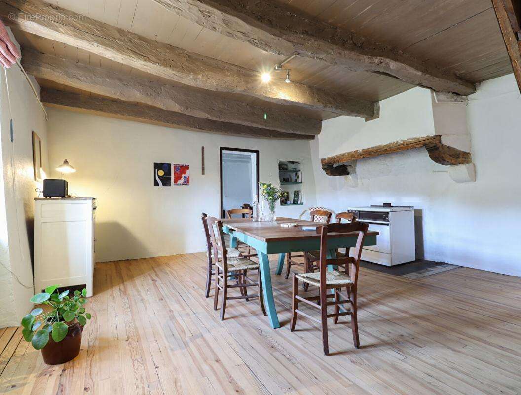 Maison à CASTELNAU-DE-BRASSAC