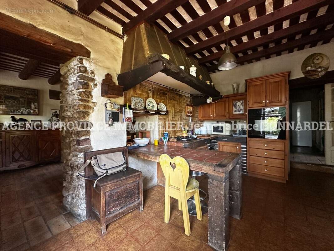 Maison à LES PILLES