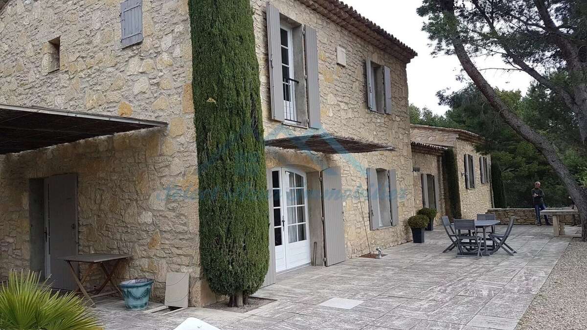 Immeuble - Maison à MOURIES