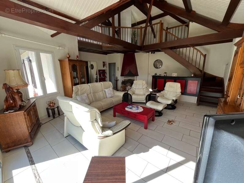 Maison à POUGNE-HERISSON