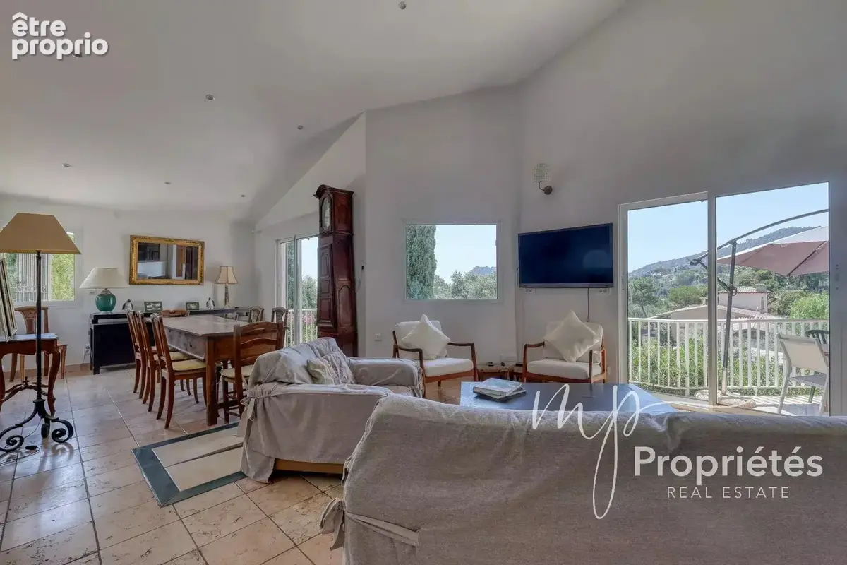 A VENDRE Maison  Rayol Canadel sur Mer. Propriété 300m² vue mer piscine proche plage - photo 5