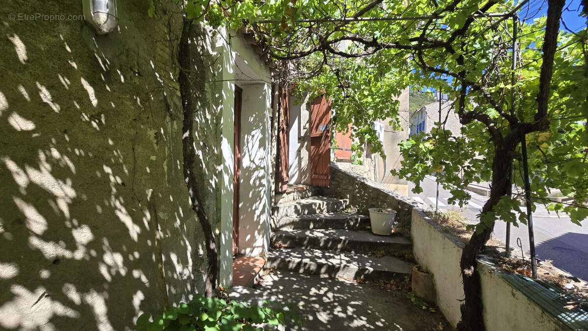 Maison à MEOUNES-LES-MONTRIEUX