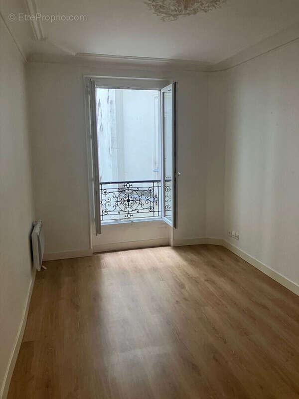 JOURDAIN - rue de belleville 3 p 54.41 m² 1er étage sur rue et cour - photo 5