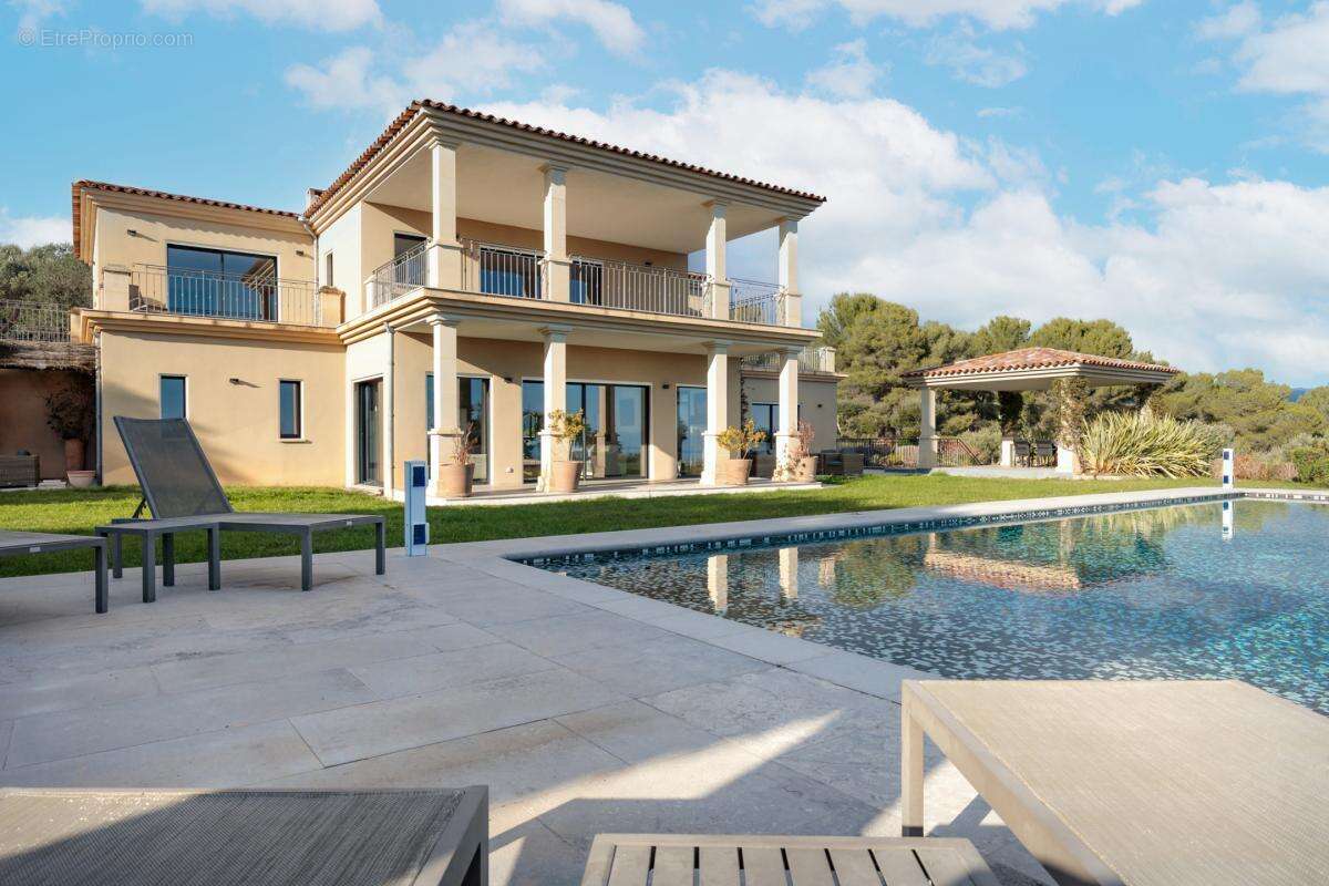 Maison à ROQUEFORT-LES-PINS