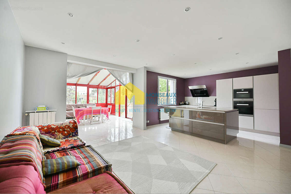 Maison à SAINTE-GENEVIEVE-DES-BOIS