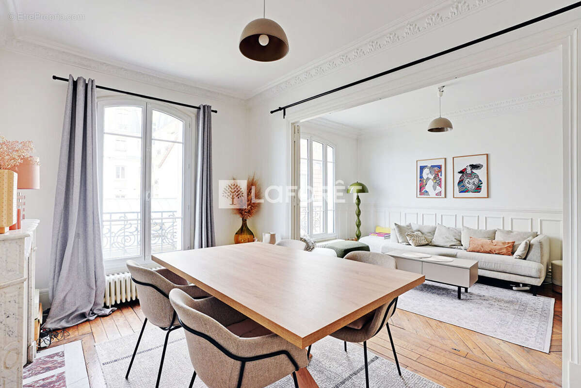 Appartement à PARIS-15E