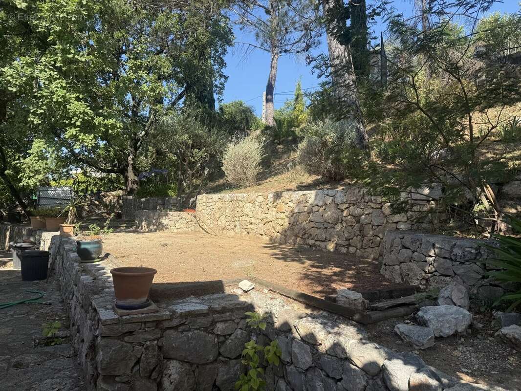 Maison à CHATEAUNEUF-GRASSE