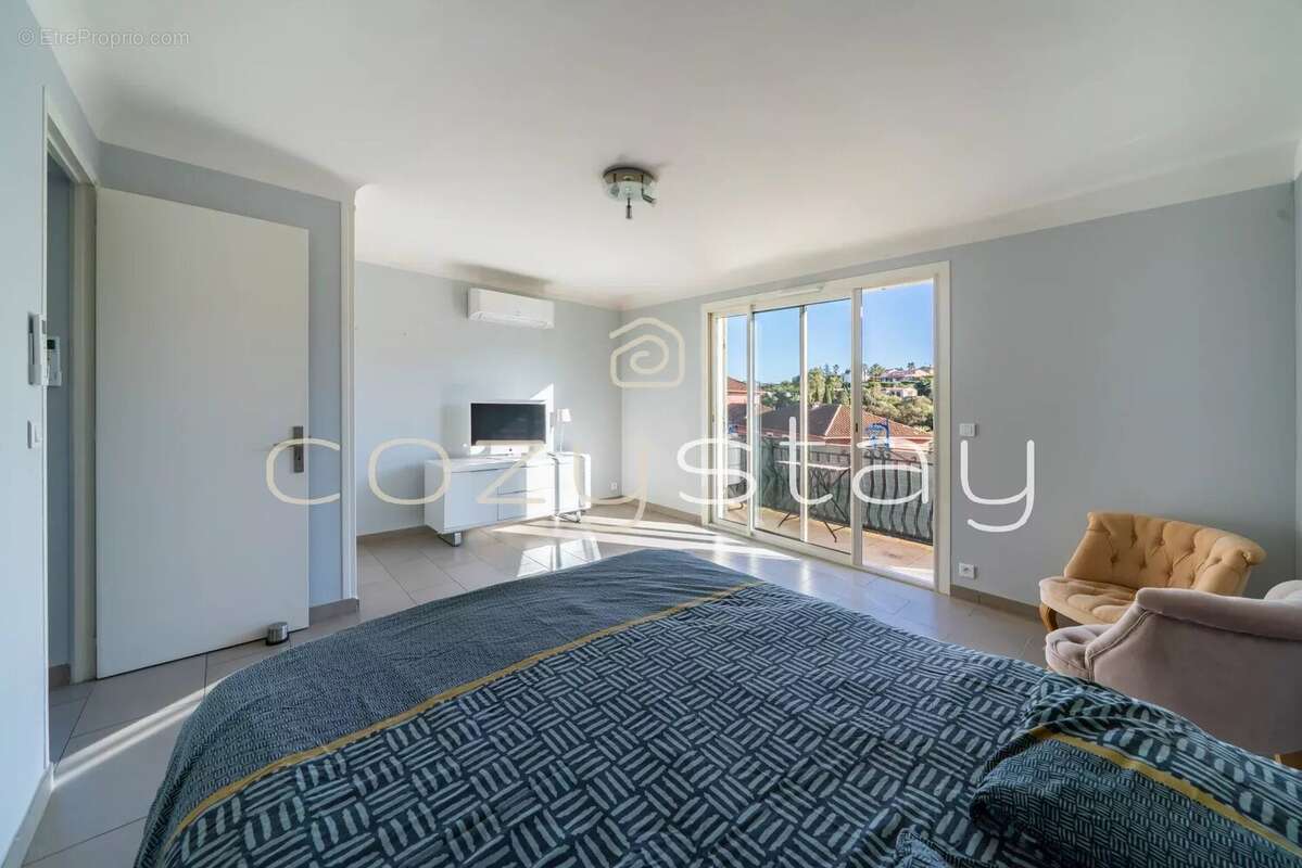 Maison à MANDELIEU-LA-NAPOULE