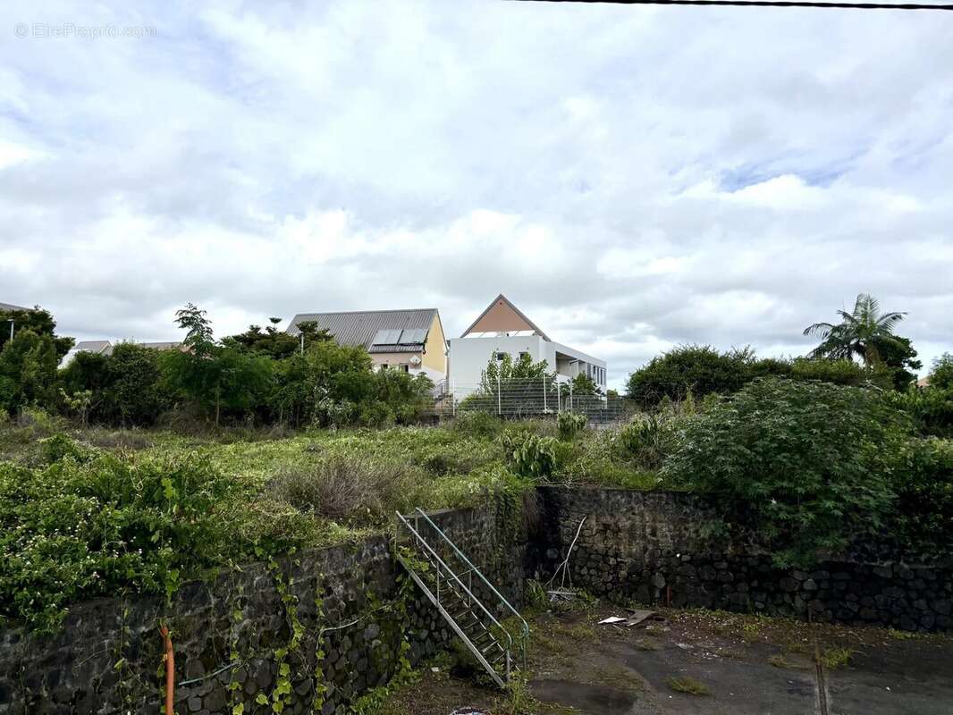 Terrain à LE TAMPON