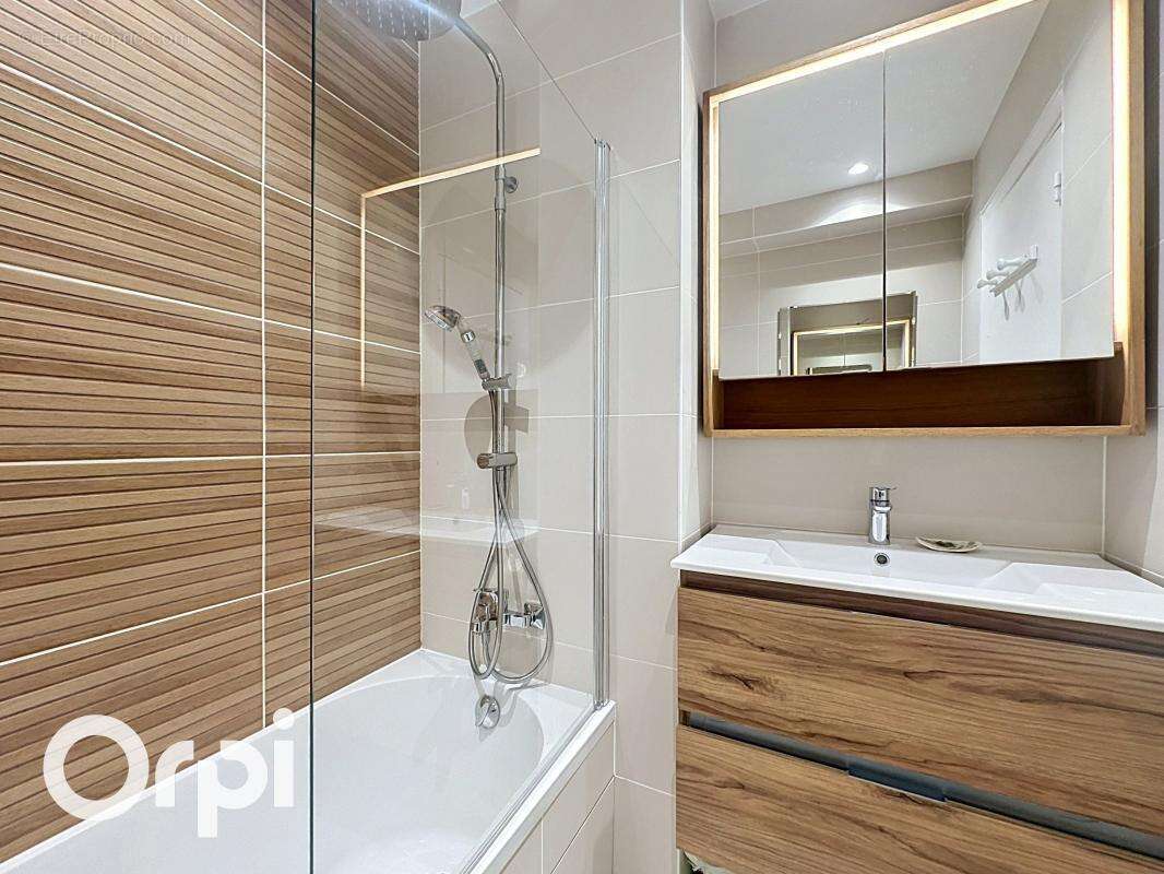 Appartement à VILLENEUVE-LOUBET