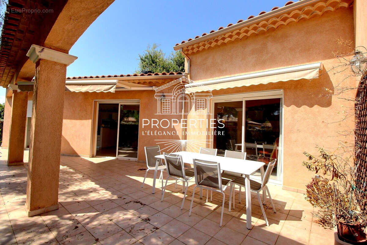 Bormes - maison de plain-pied - 146 m² - 5 pieces - normes pmr - garage - photo 6