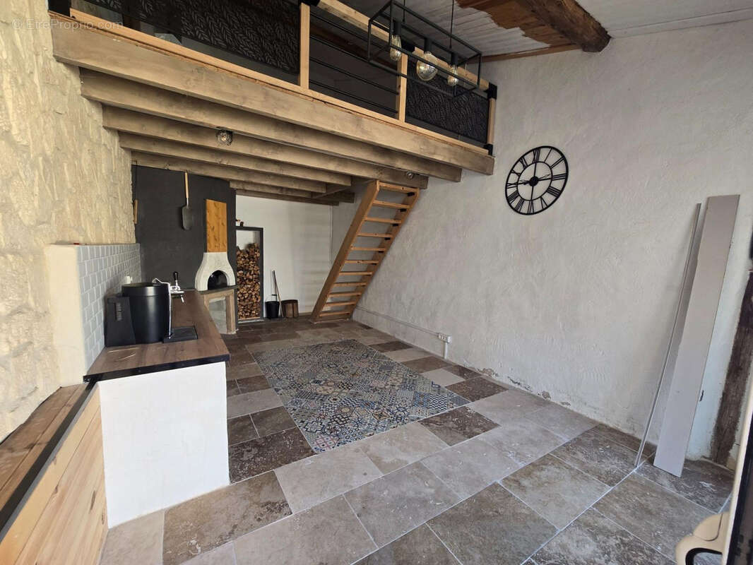 Maison à BAGE-LE-CHATEL