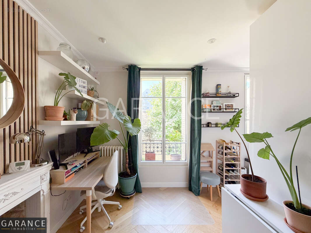 Appartement à PARIS-14E