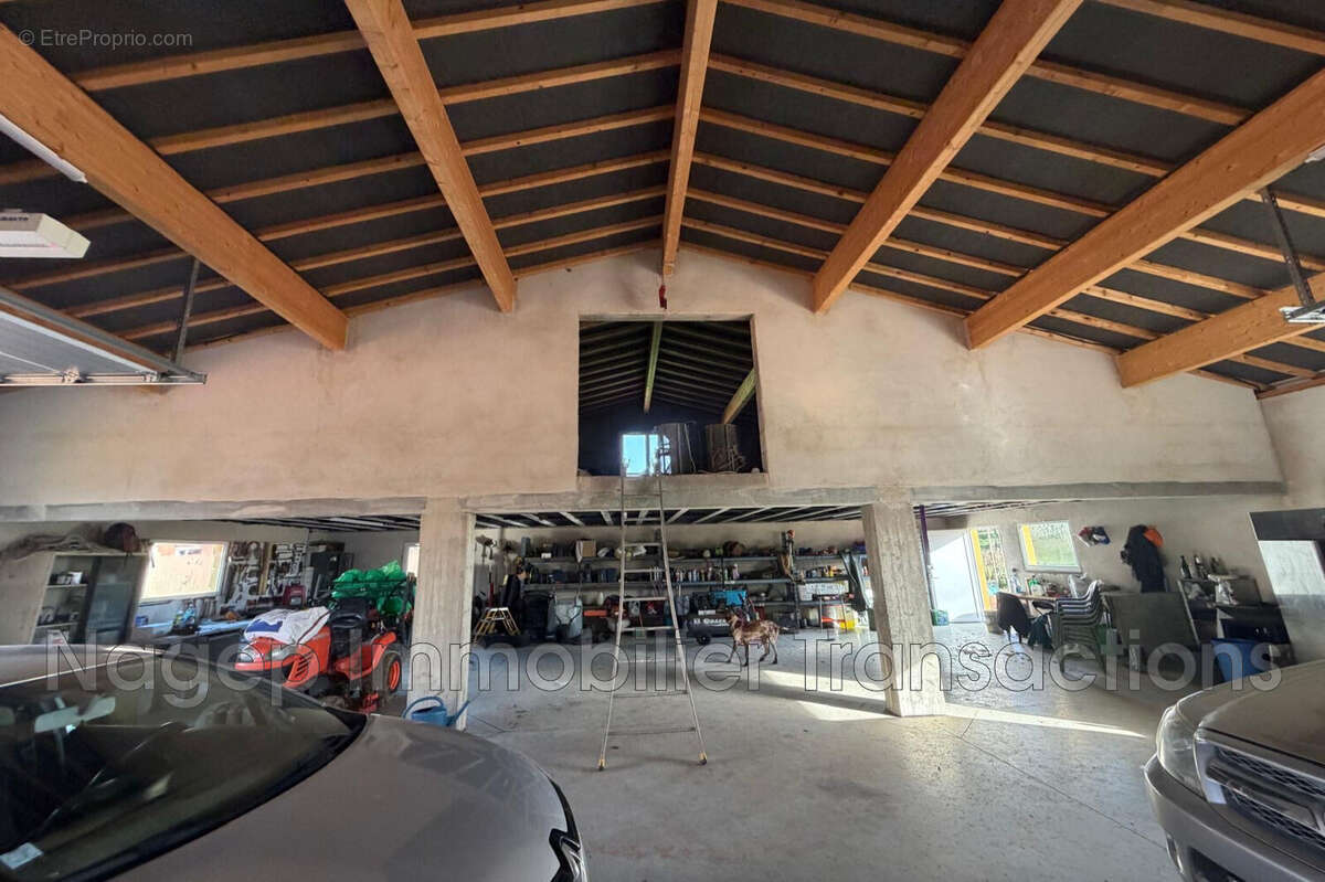 Maison à CREUZIER-LE-NEUF