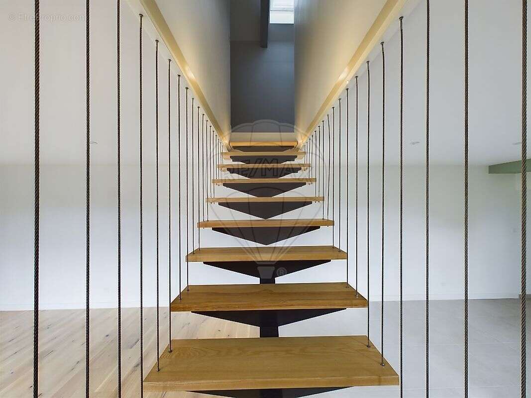 Maison à SAINT-LAURENT-DE-LA-PREE