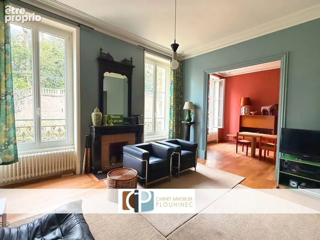 Charme & élégance pour ce bel appartement rénové avec garage. - photo 16
