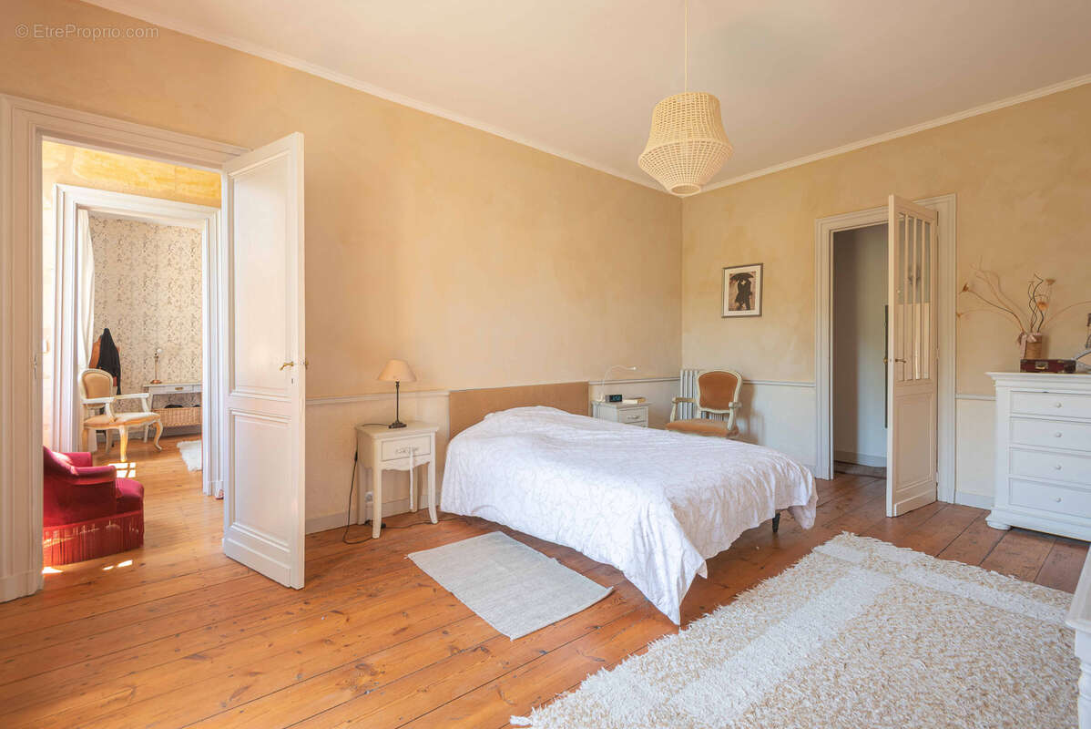 Maison en pierre - 228m2 - 4 chambres - photo 18