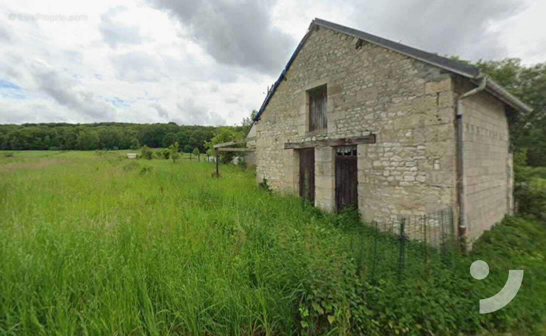 Terrain à SAINT-ERME-OUTRE-ET-RAMECOURT