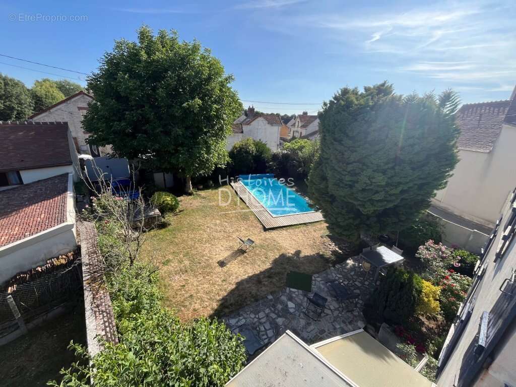 Maison à JOUY-LE-CHATEL