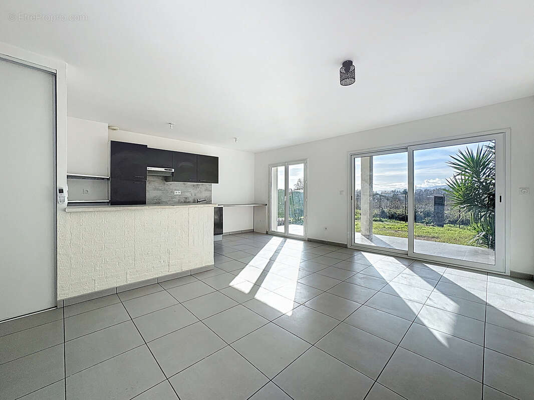 Duplex T3 avec jardin privatif - 2 parkings - Proche des plages   259 000 € - photo 2