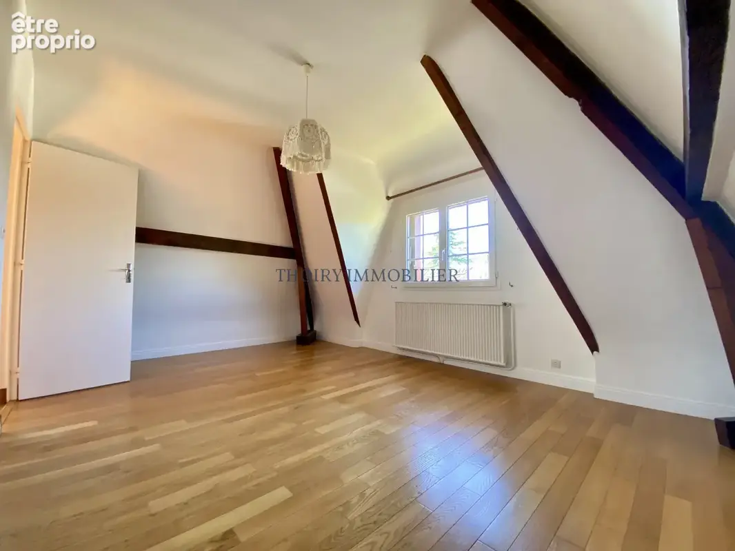 Proche Thoiry. Charmante chaumière de 5 pièces sur 2034 m2 de terrain. - photo 19