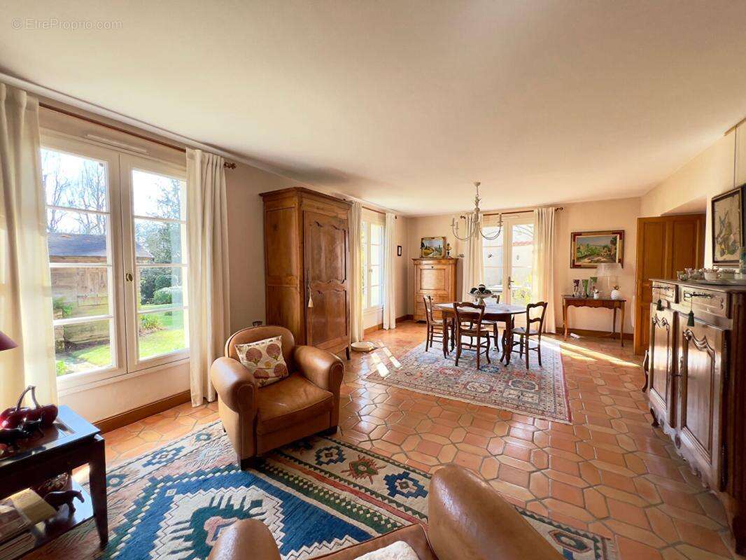 Maison à MONTFAUCON-MONTIGNE