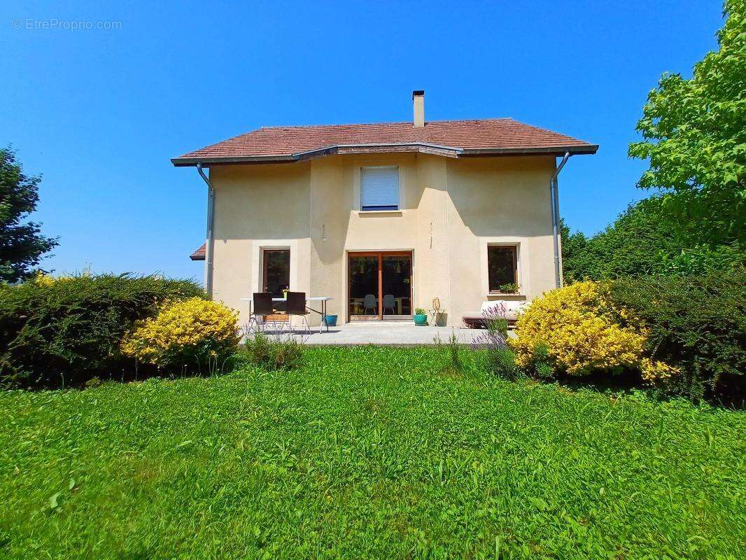 Maison à ENTRE-DEUX-GUIERS